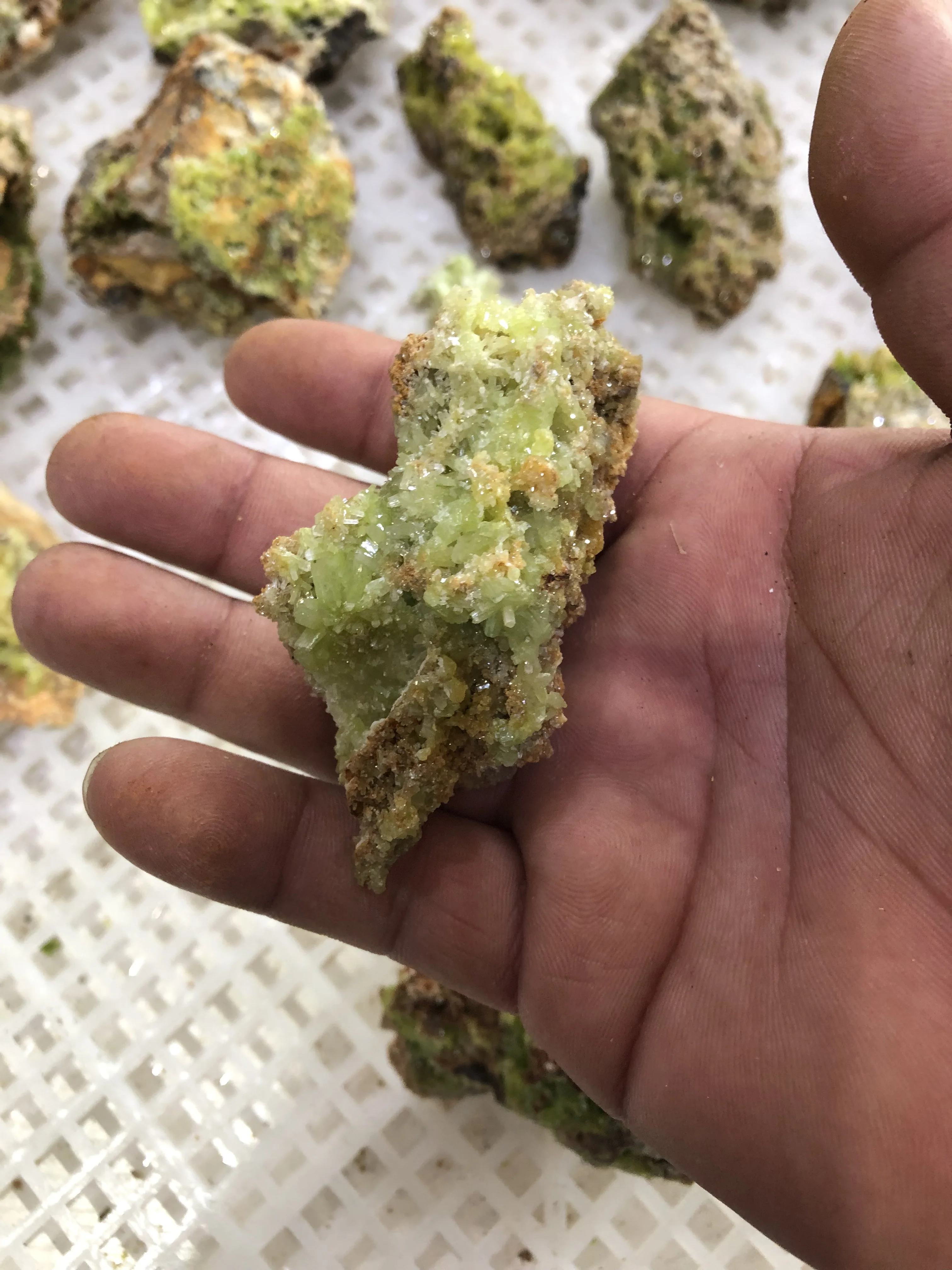 1Pcs 200G Chlorophosphite Yellow Green Natural Raw Mineral Crystal Ore Teaching Specimen Raw Stone Gem Collector Stone