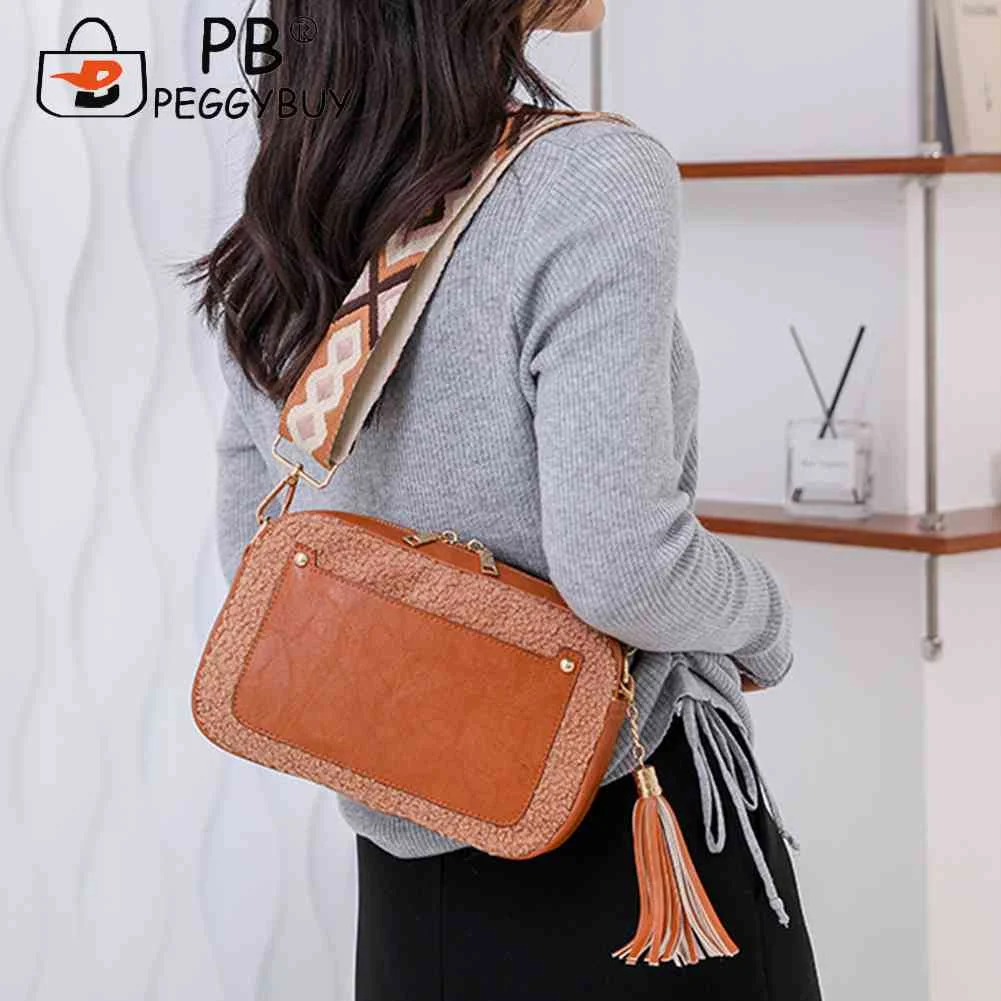 

Модная винтажная сумка через плечо из искусственной кожи, мессенджер из флиса и овечьей шерсти с кисточками и широким ремешком, маленький к...