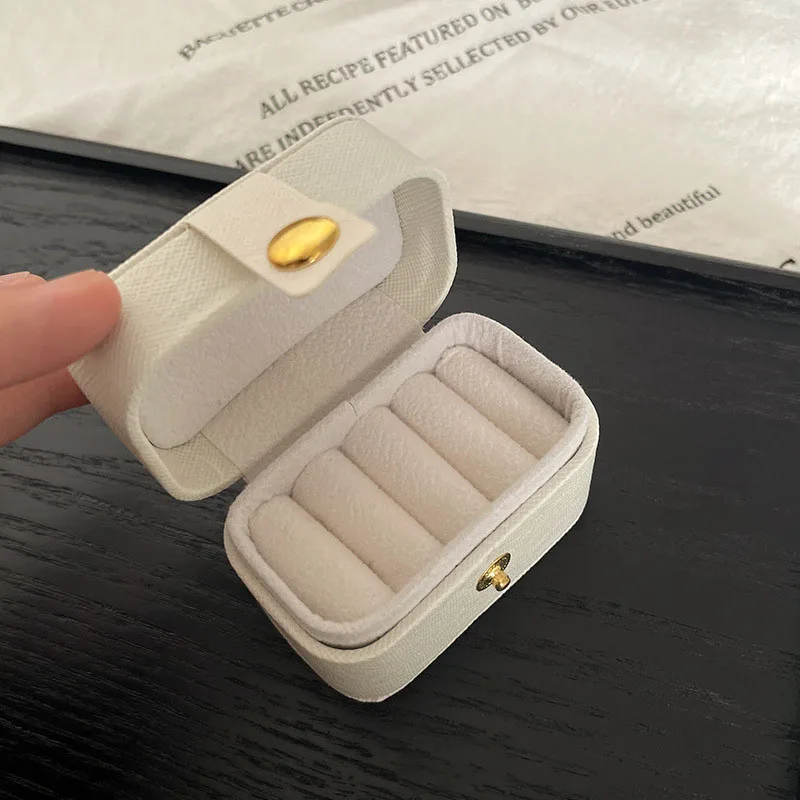 

Кожаная мини сумка-органайзер для украшений