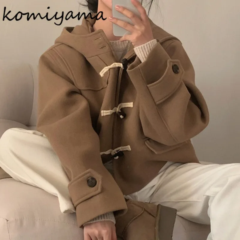 Куртка женская с длинным рукавом на пуговицах капюшоном