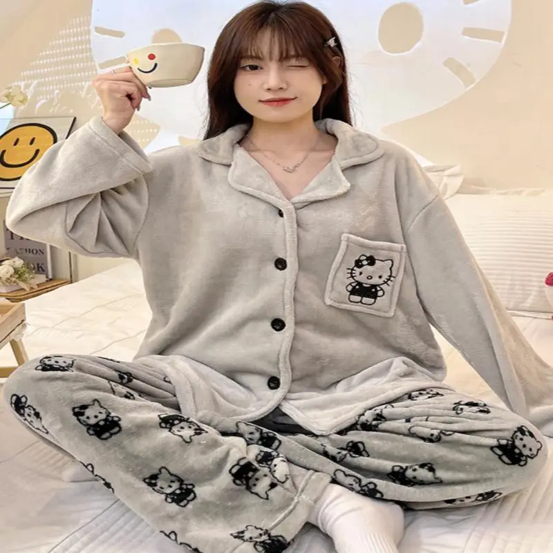 

Новинка, осенне-зимний пижамный комплект Sanrio, фланелевый кардиган, теплый утепленный мультяшный рисунок Hello Kitty, Коралловый бархатный домашний костюм для девочек