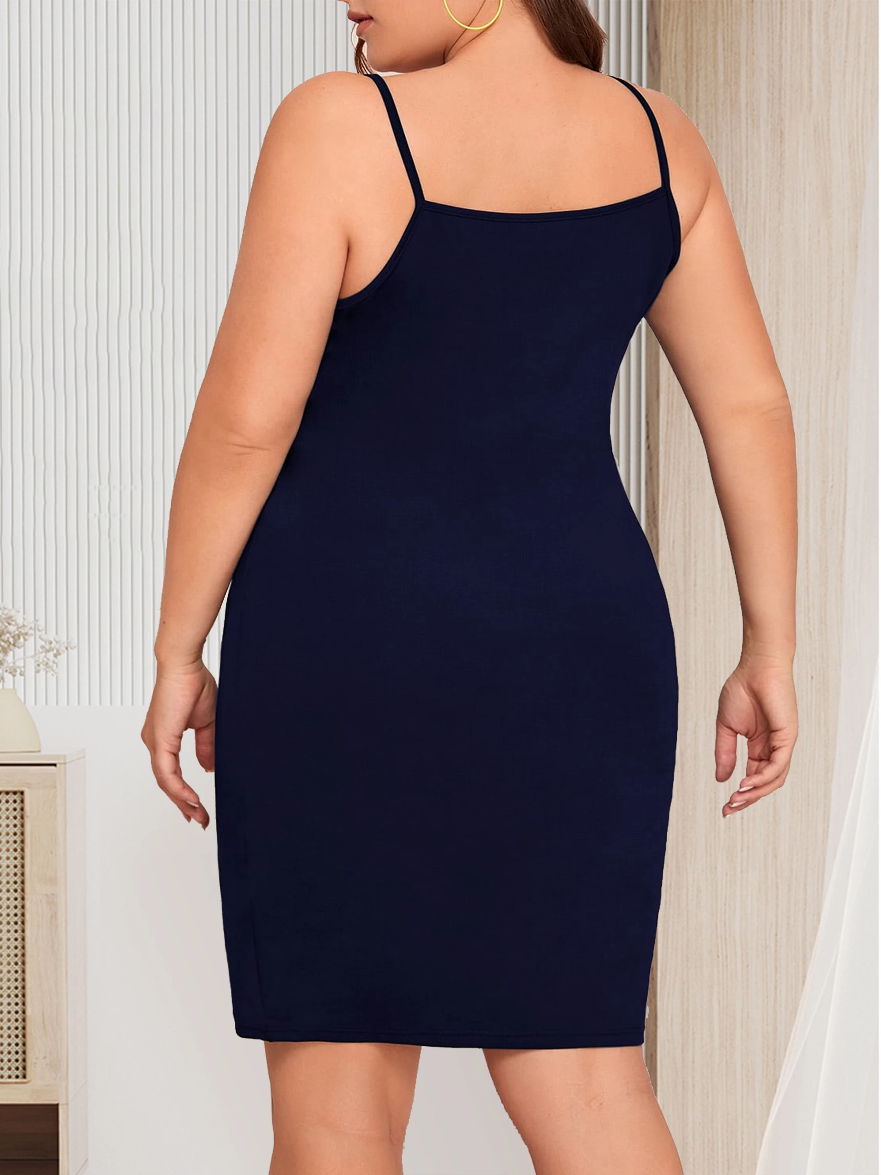 Рисунок 2 - Облегающее платье на бретелях с принтом Finjani