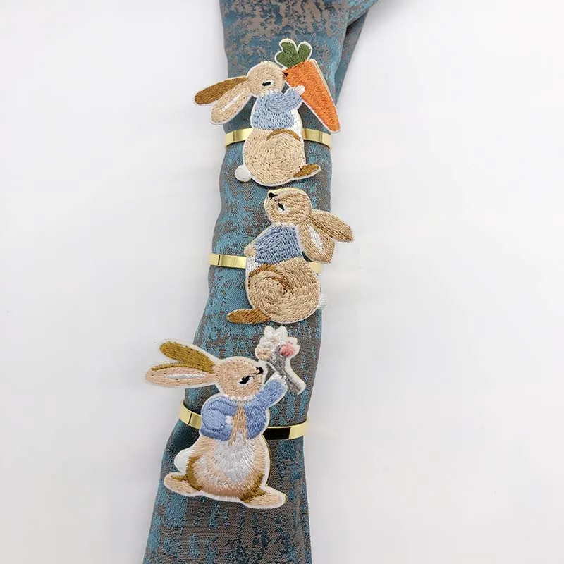 Servilletero de conejo bordado para decoración de mesa, accesorios de cocina para el hogar, boda, fiesta, mesa de Pascua, 1 pieza