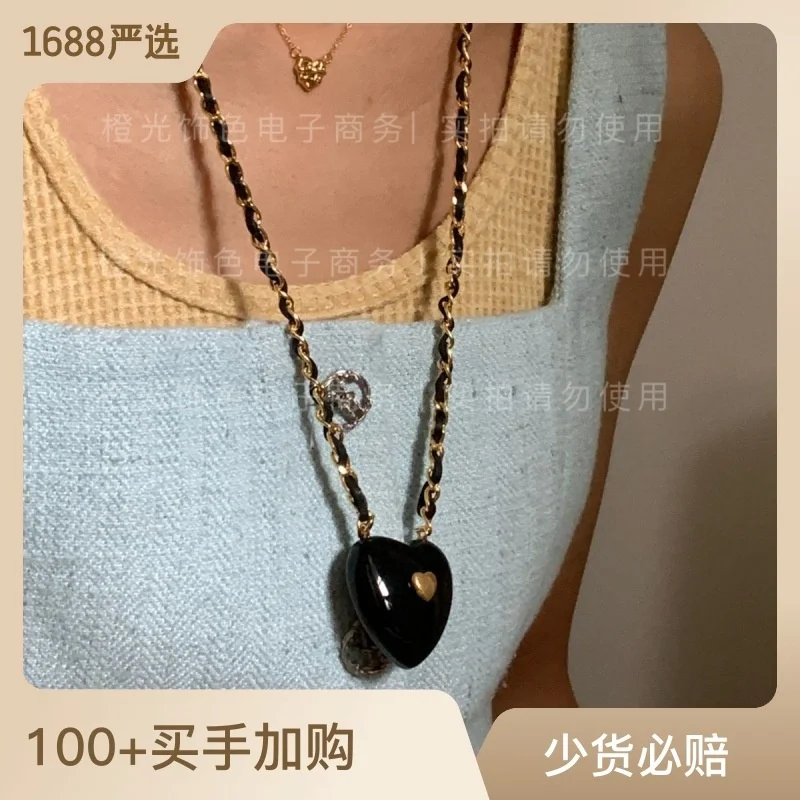 

INS Q Blogger's Same Style 2023 New May Main French Knitting Craft Love Necklace N7/1