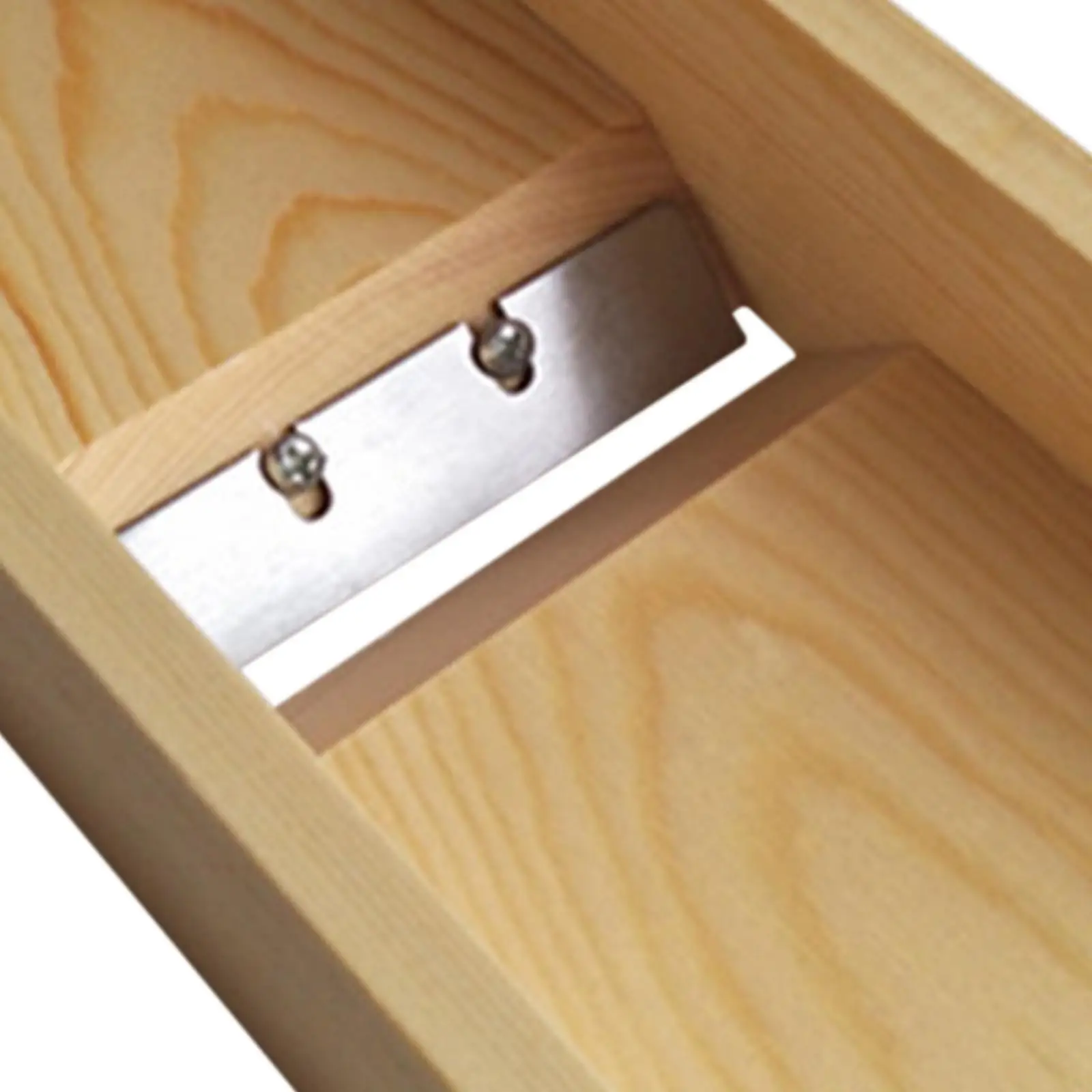 

Строгальный станок для изготовления свечей из смолы