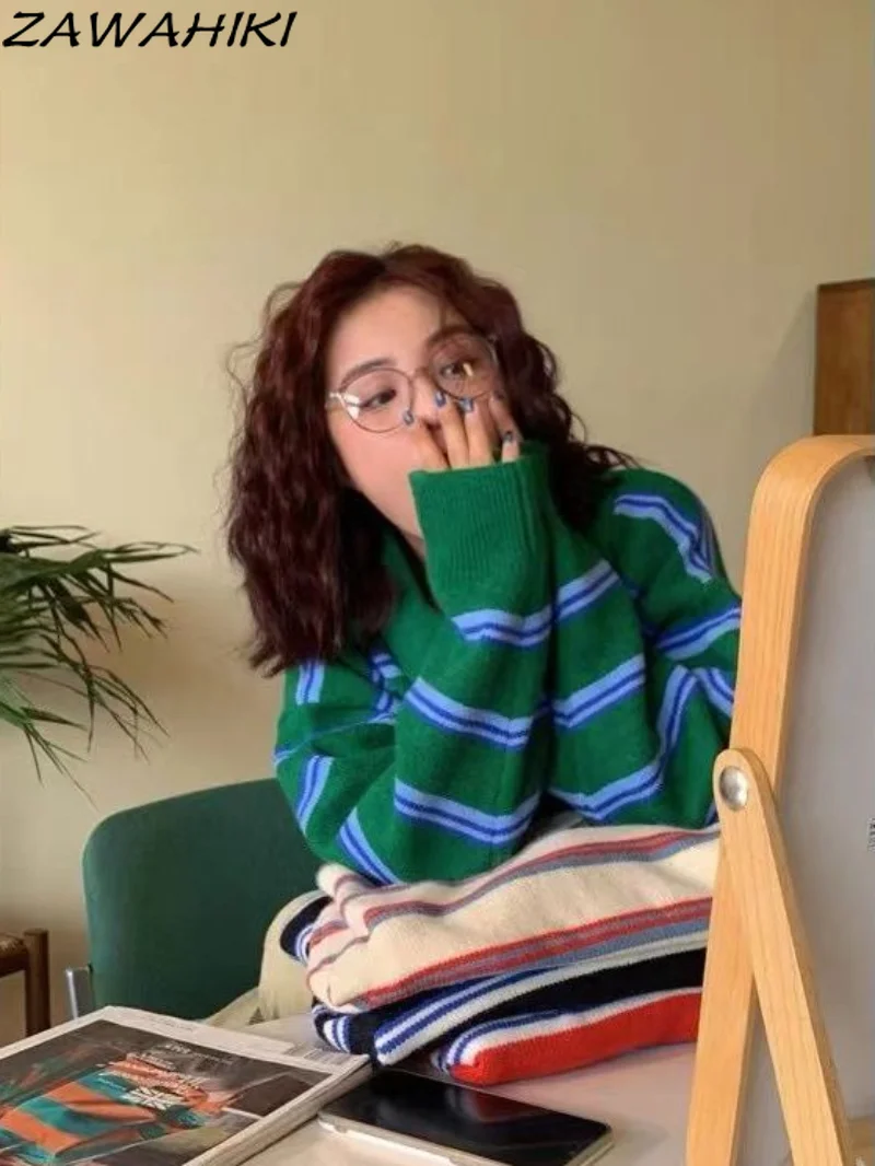 

Женский трикотажный свитер в полоску, с отложным воротником и длинным рукавом