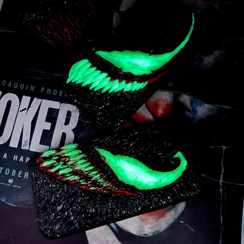 4166 Оригинальный 3D светящийся мобильный телефон ручной работы Venom Massacre темный