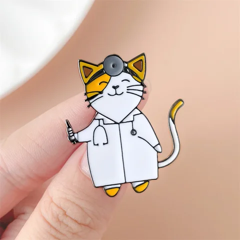 Эмалированная брошь кот доктор  Medsor