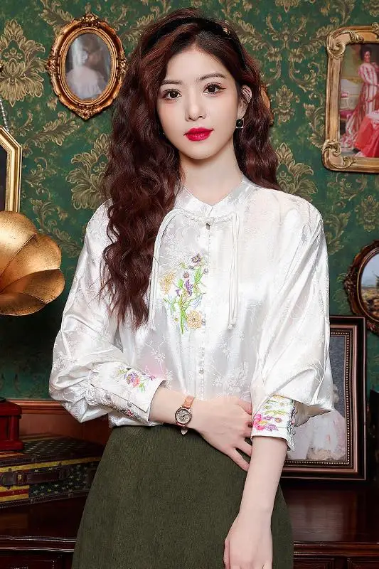 Женская шифоновая блузка с вышивкой длинным рукавом и воротником-стойкой модель
