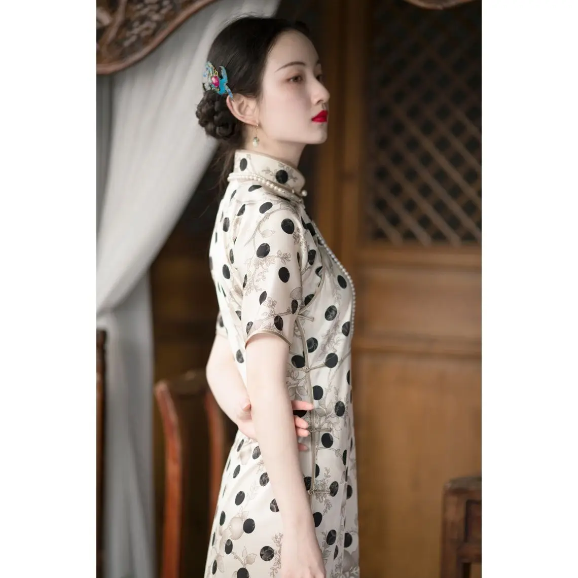 

Chinese Qipao Slim Printing Mid Retro Cheongsam for Women Elegant Large Slit Chinese Traditional Oriental Polka Dot Dress