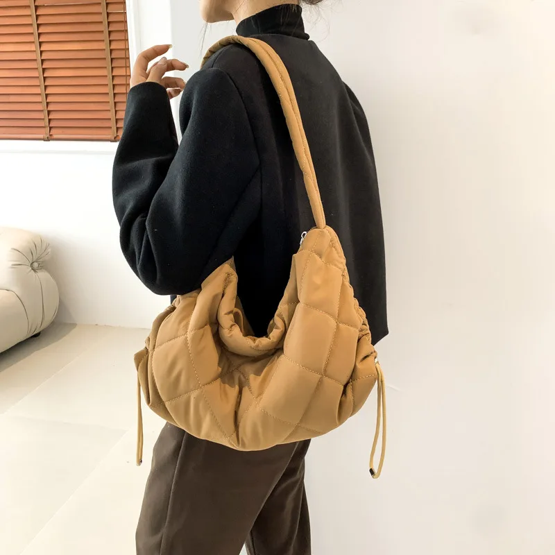 

Vintage Korean Women Underarm Shoulder Bag Black Tote Bag Handbag Nylon Pleated Fashion Clouds Bag Retro Design Shopper Bags