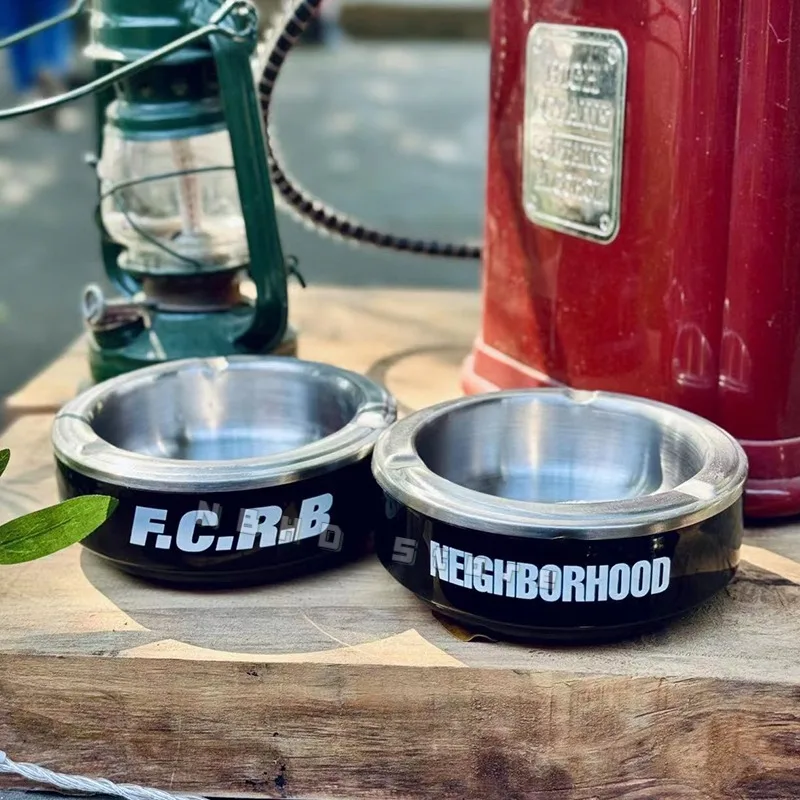 Пепельница из нержавеющей стали двойного пластика черного цвета для дома