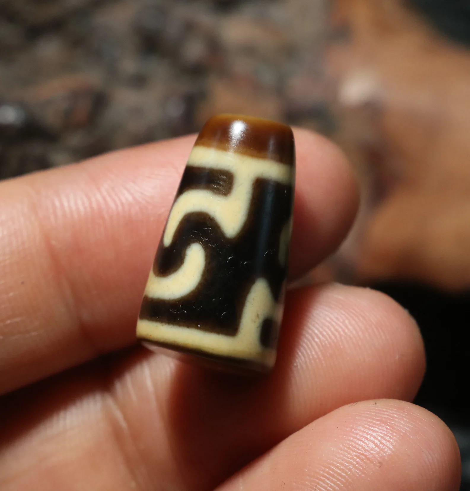 

Energy Tibetan Old Oily Agate Ivory color Lianshifaqi Lotus Master Hook SYmbol dZi Bead Amulet Pendant UF06 UPD210825A1