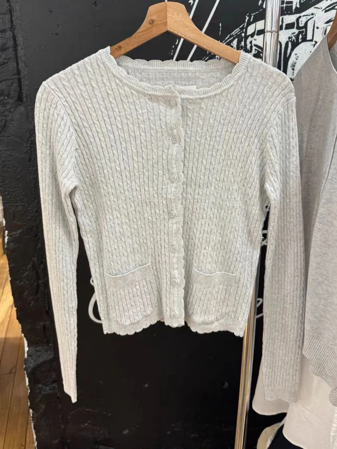 Вязаный свитер с карманами и цветочным принтом кардиган круглым вырезом