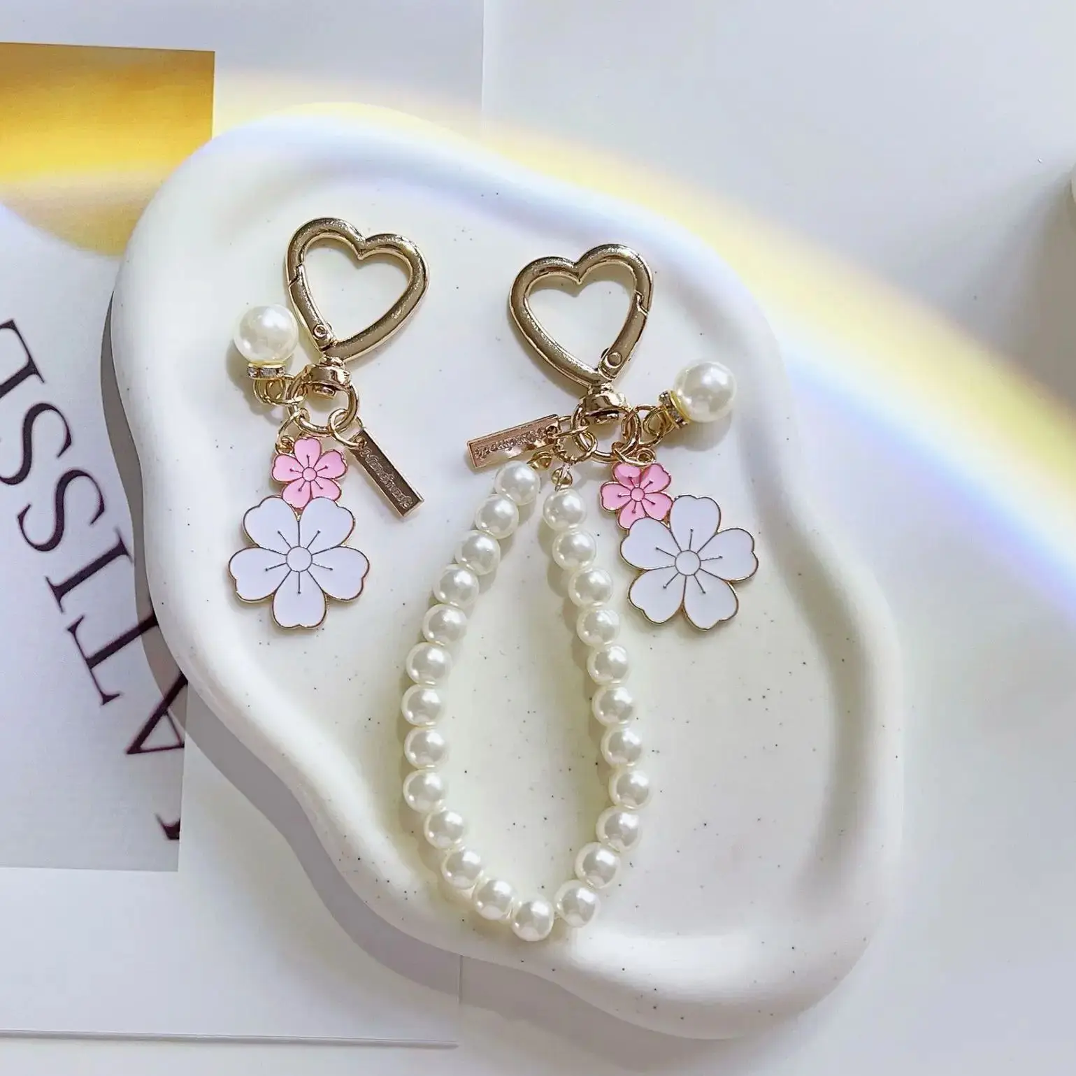 Элегантный брелок с двойным цветком милый белый жемчугом и буквами женская сумка