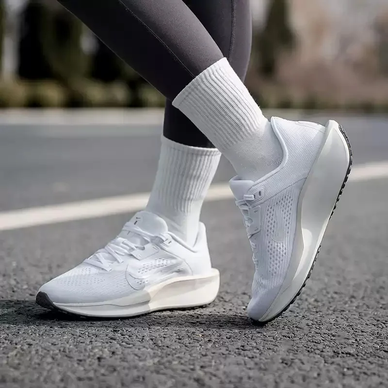 Фото Женские кроссовки NIKE QEST 6 Mesh - спортивные беговые кроссовки с амортизацией и поддержкой для использования на дороге - модель FD6034-112 №4