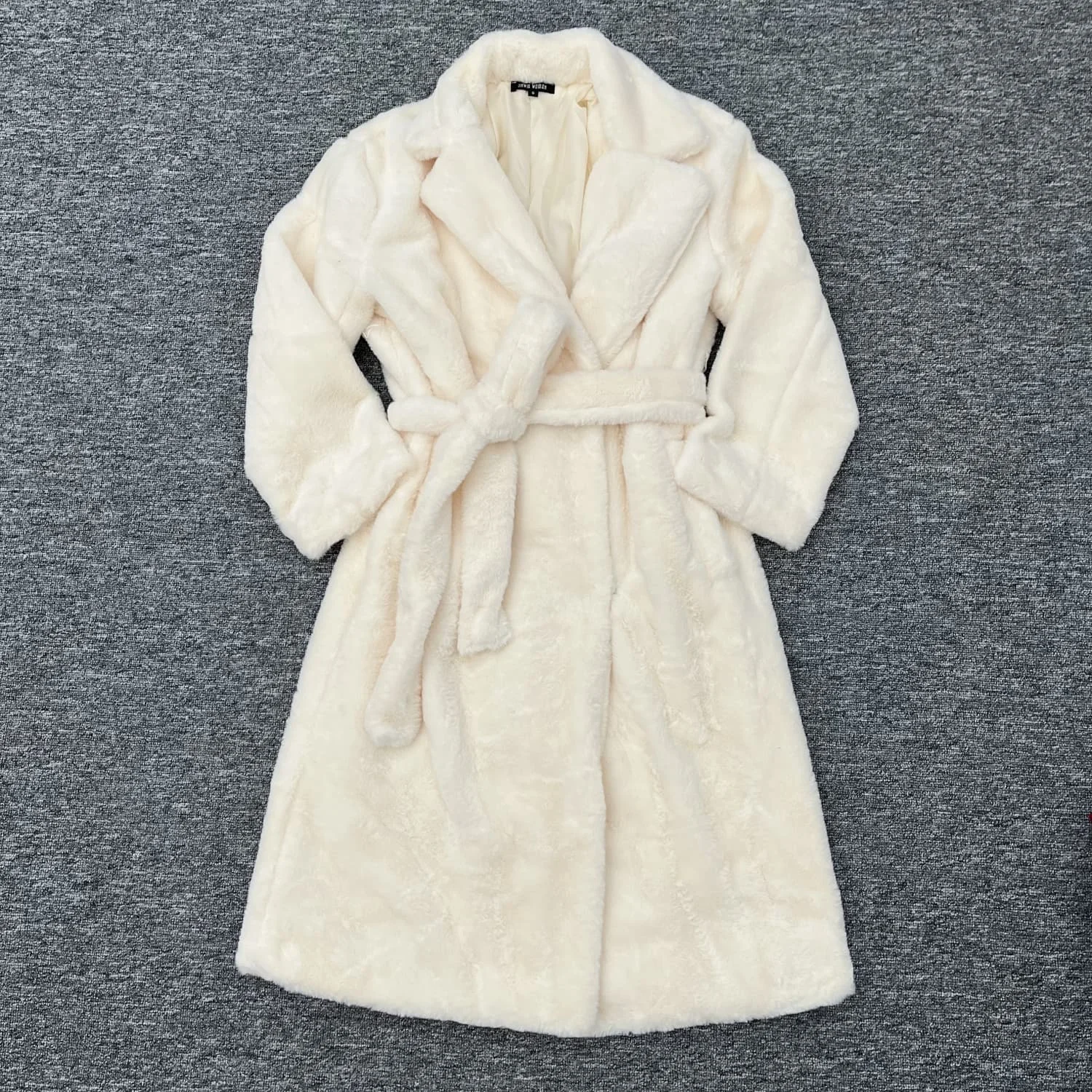 Новое женское пальто Kar&ampOtza 2024 осенне-зимнее с однобортными лацканами и поясом