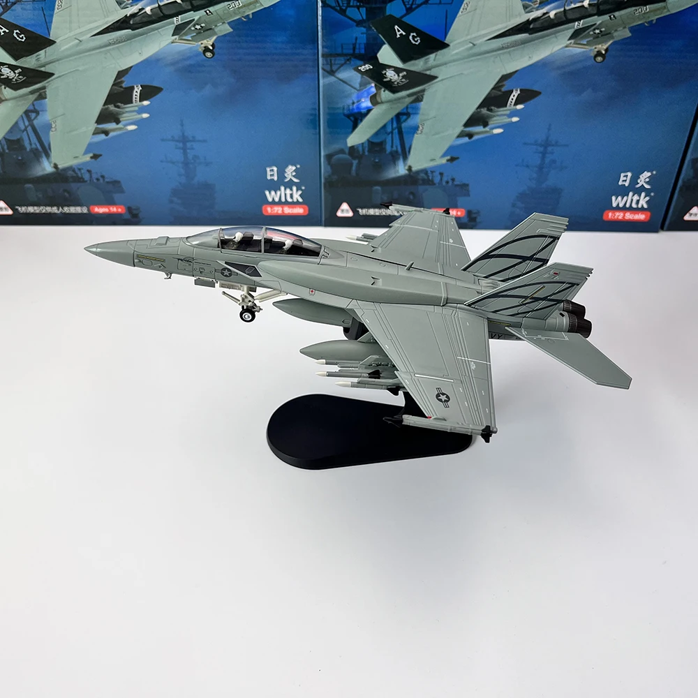 Фото Масштабная модель военного самолета F/A-18F Hornet F18 (1:72) для авианосцев, готовая коллекционная модель из литого металла, украшение №4