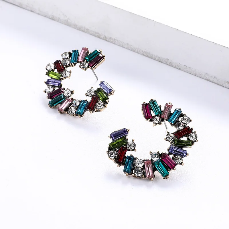 

Exaggerated Fashion Simple Geometric Half Circle Big C-shape Earrings for Women Big Colorful Crystal Ear Stud Jewelry Wholesale