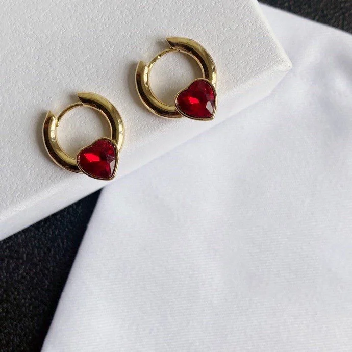 2022 фирменные латунные покрытые красными бриллиантами золотые серьги для свидания повседневная одежда универсальные изысканные серьги-гво...