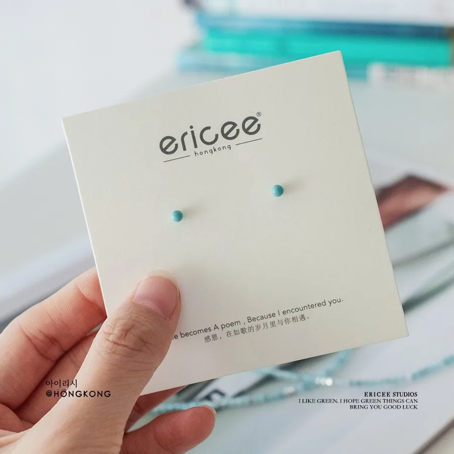 Крошечные мятно-зеленые серебряные серьги-гвоздики S925 с маленькой фасолью.