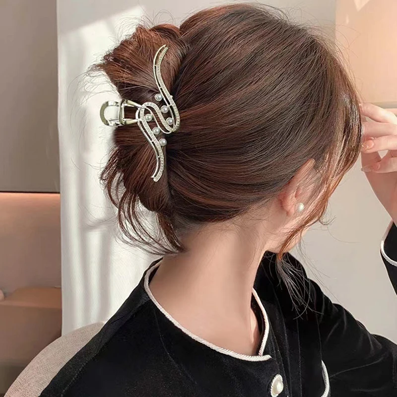 

Fashion Geometric Alloy Hair Claw Clips Women Rhinestone Pearl Hair Clip Luxury Shark Hairpin Ponytail Hair Accessories Gifts