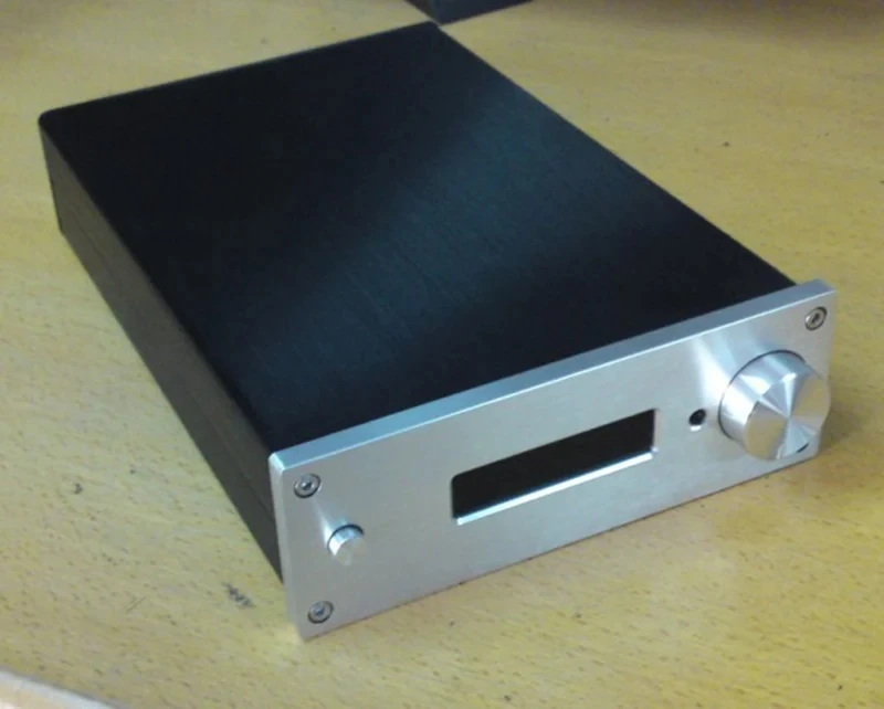 Фотоусилитель мощности в алюминиевом корпусе размером 172*60*251 мм