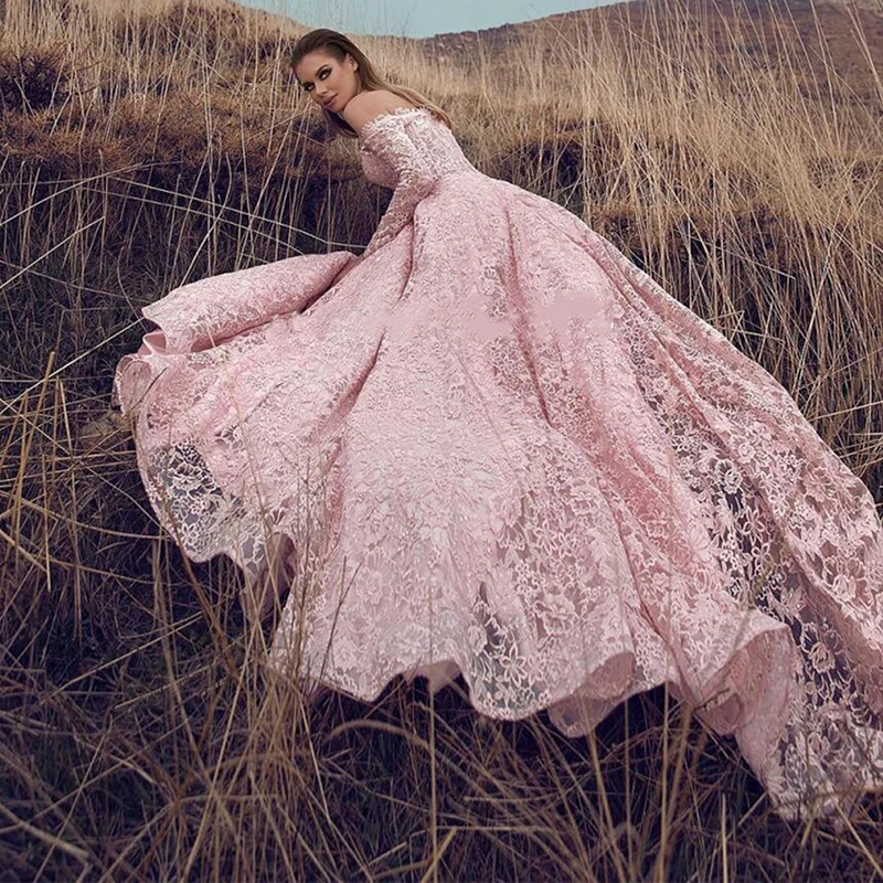 Платье макси с открытыми плечами