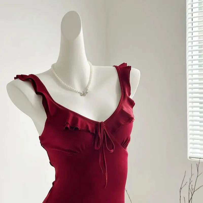 Однотонное нежное платье на бретелях с открытой спиной женское летнее средней и