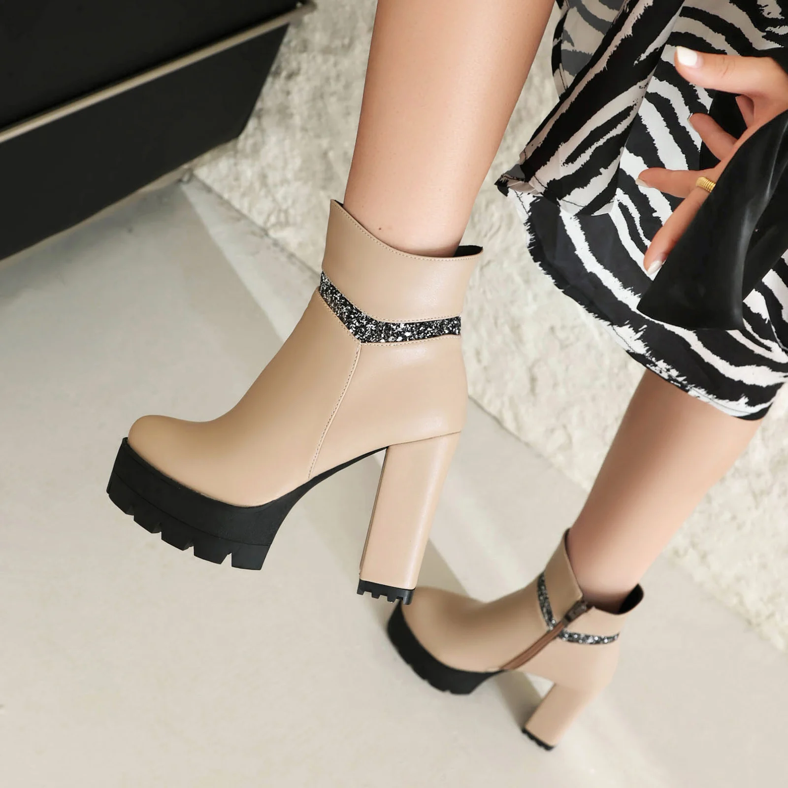 2024 искусственная кожа блестящая ткань Сращивание ультравысокий толстый каблук