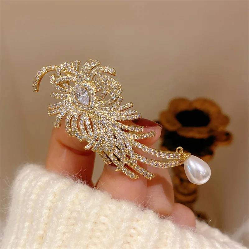 Luxury Jewelry Brooches for Women Shiny Cubic Zirconia Lapel Pin Golden Fancy Feather Brooch for Woman Party Anniversary Gift
