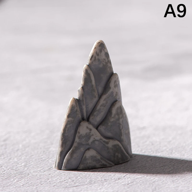 Миниатюрная каменная башня из канифоли