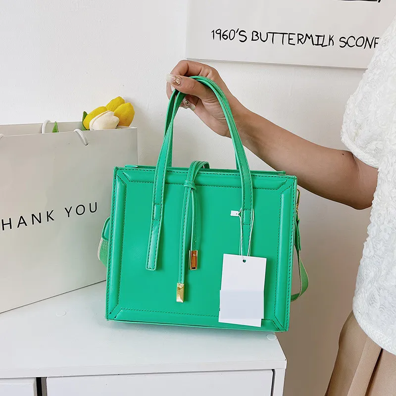 

Сумка-тоут из искусственной кожи на широком ремешке, брендовая дизайнерская однотонная сумка через плечо для женщин, модная БАЛИЙСКАЯ сумк...