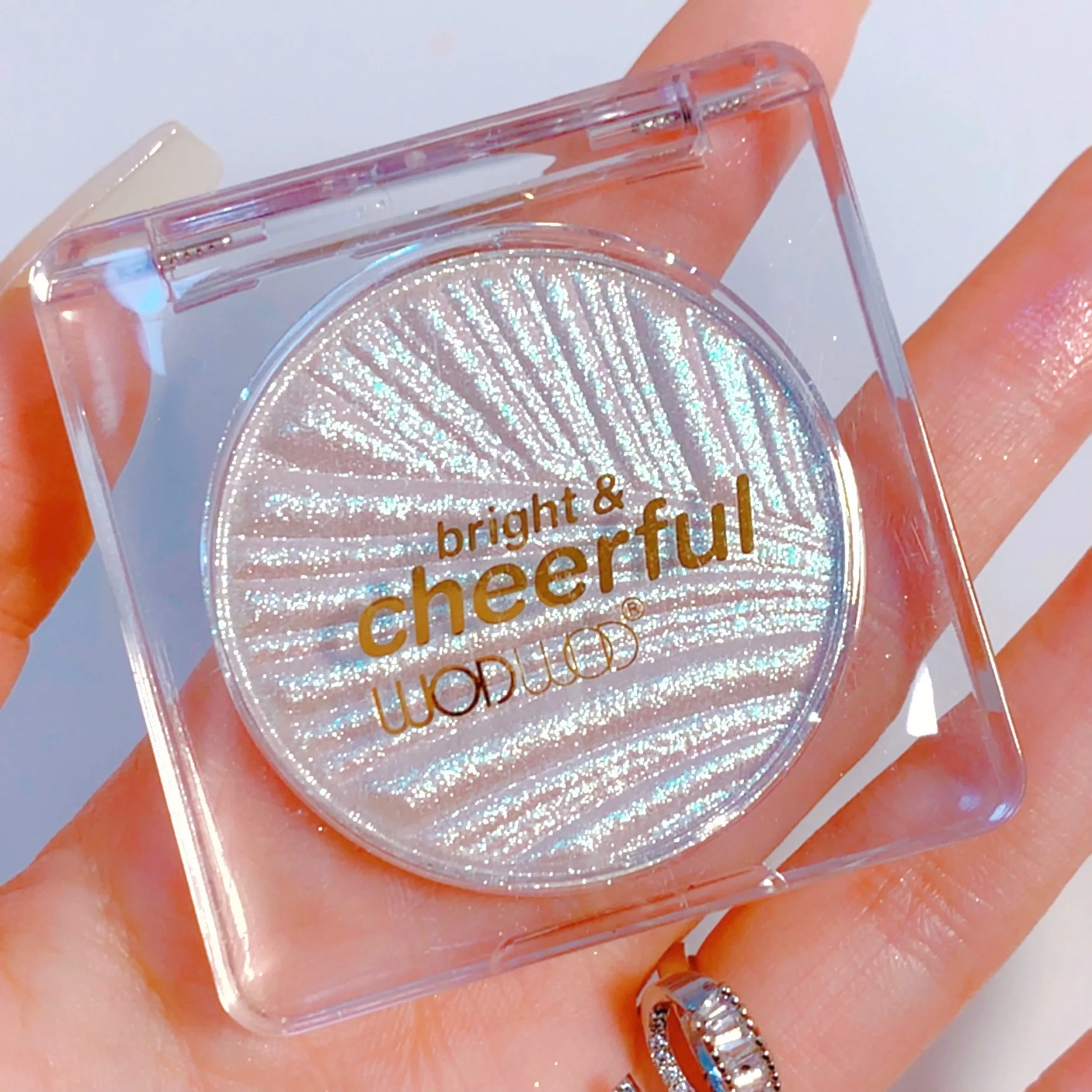 

Soft Glow Highlighter Diamond Light Highlight Makeup Shimmer Long-Wearing Radiant Finish Smooth High Pressed Highlighter Powder