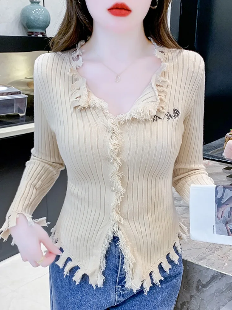 Женский вязаный кардиган с нерегулярной кисточкой и v-образным вырезом осенний