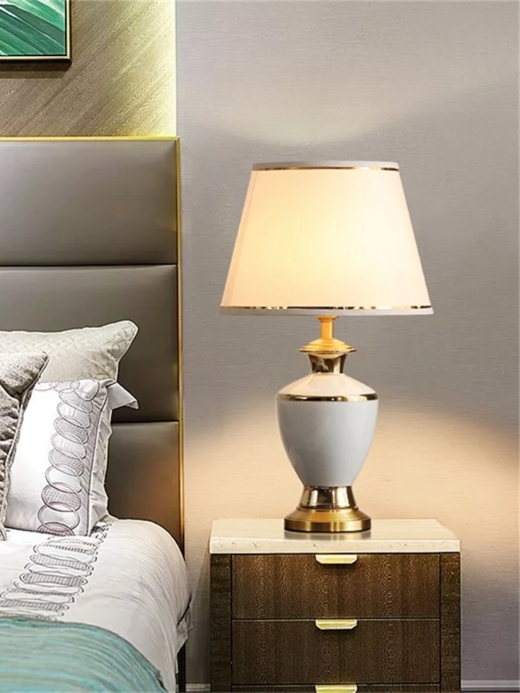 Керамическая настольная лампа