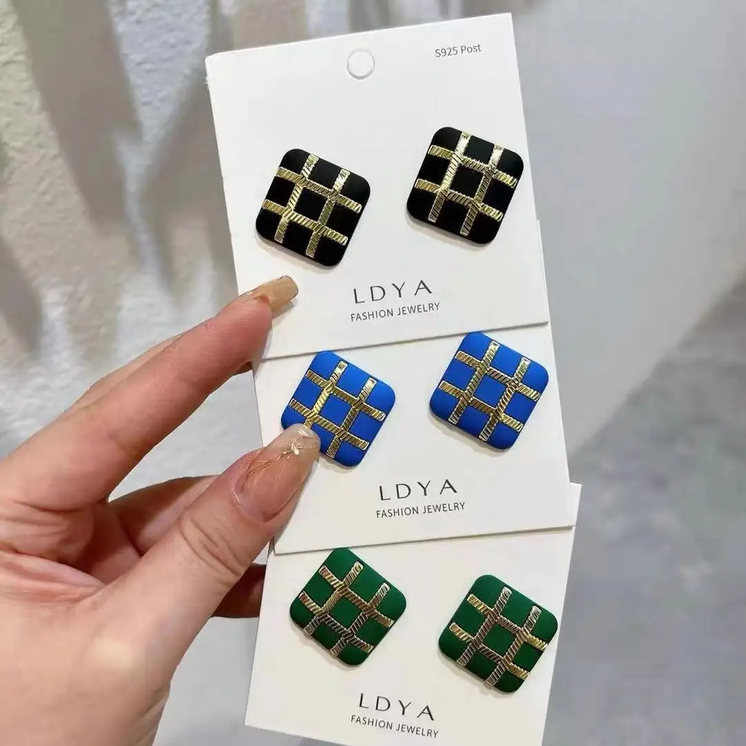 

S925 Silver Needle Niche Retro Square Atmosphere Earrings Personality Geometric Checkerboard Square Earrings Female Jewelry