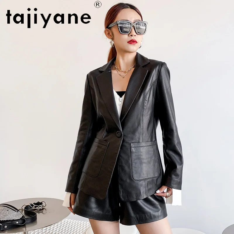 Женская кожаная куртка Tajiyane черная приталенная из натуральной овечьей кожи на