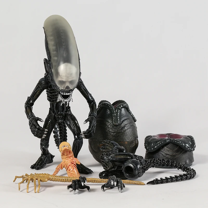 

Mezco Toyz Mezco Designer Series MDS Alien 1979 Deluxe Alien Figure Set
