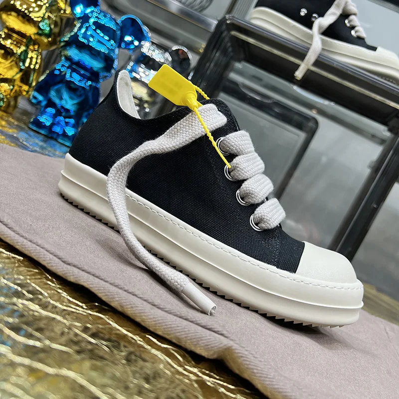 

Кроссовки мужские и женские на шнуровке, с низким верхом и толстой подошвой