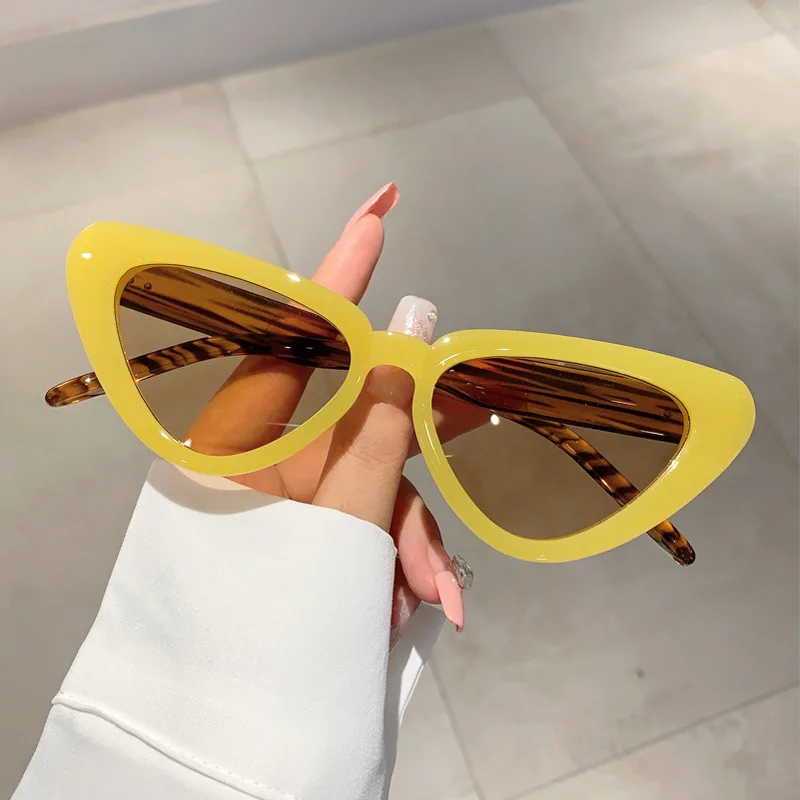 

Vintage Brand Designer Triangle Cat Eye Sunglasses Women Sun Glasses For Men Trend Punk Fashion Luxury Rivet Sexy Ladies Shades