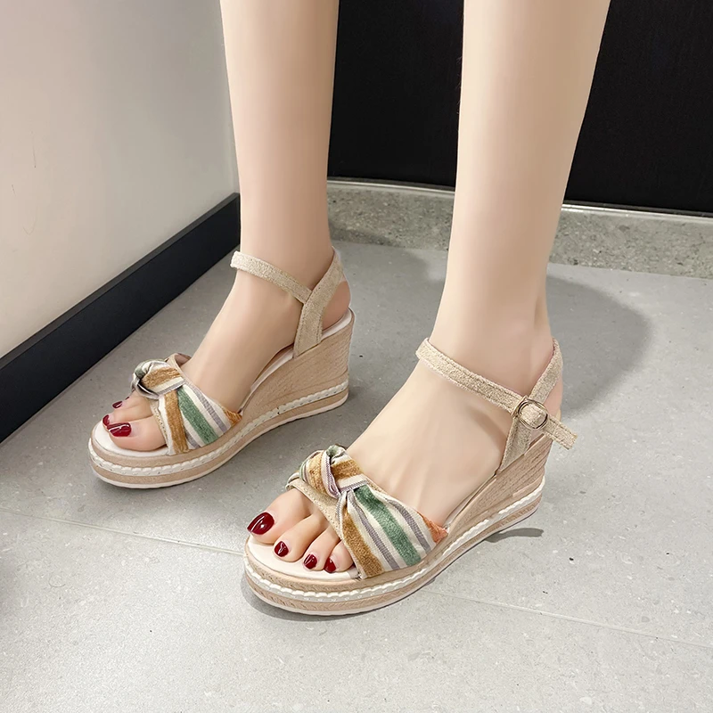 

Новинка лета 2022, Модные женские сандалии, подходящие ко всему темпераментные сандалии на танкетке и платформе, женские уличные пляжные санд...