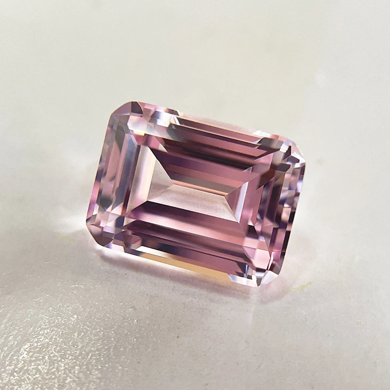 Выращен в лаборатории сапфир изумрудной огранки восход солнца розовый цвет