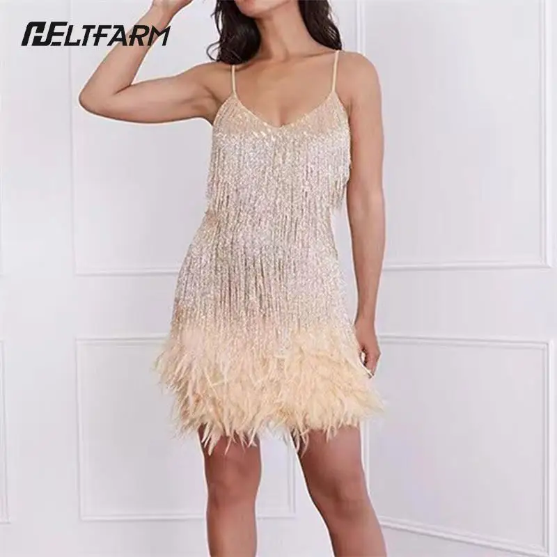 

Платье женское на бретелях-спагетти с блестками и кисточками