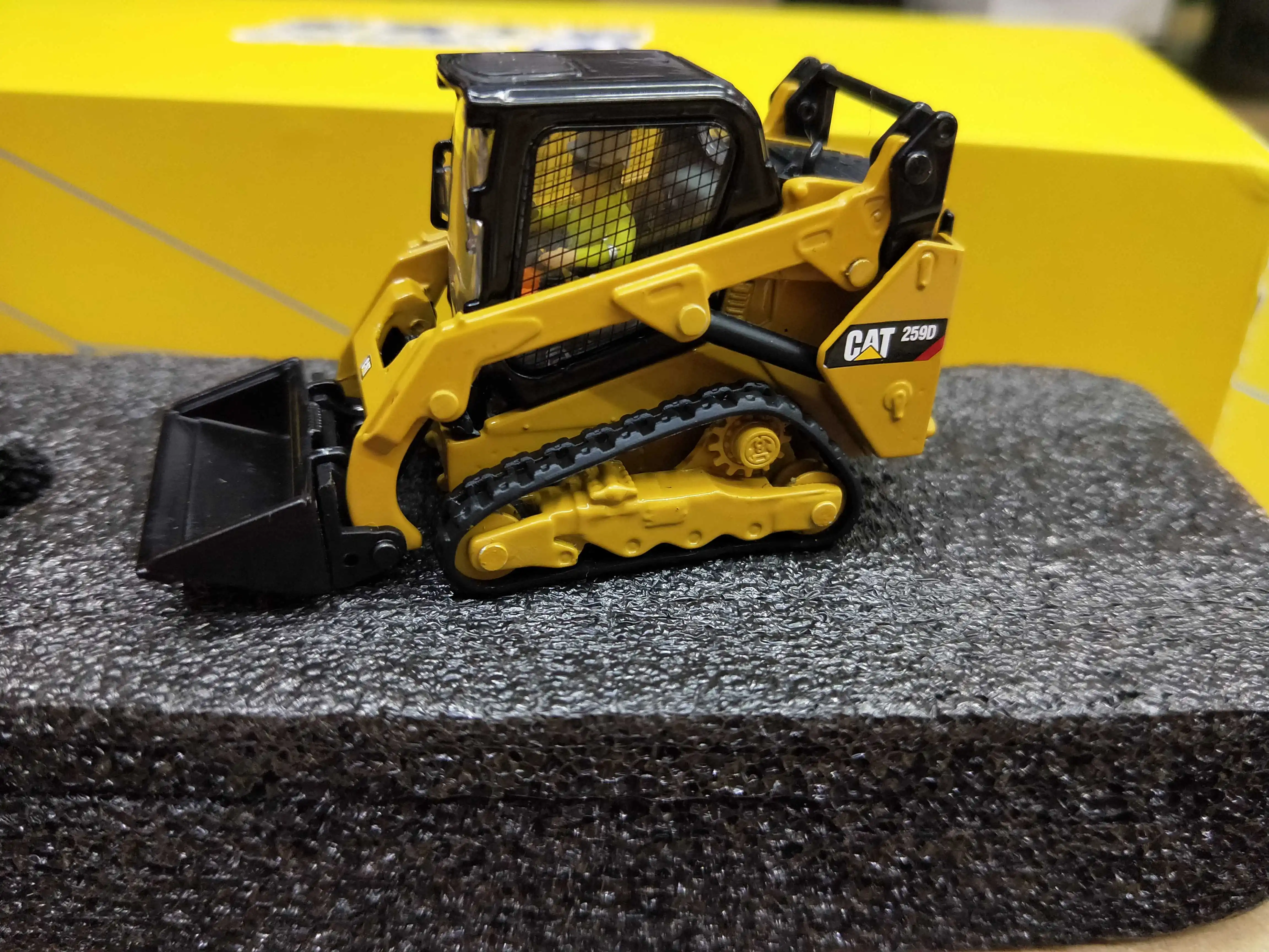 

Гусеничный погрузчик 85526 DM 1:50 CatCaterpillar 259D, подарки, Сувенирные игрушки