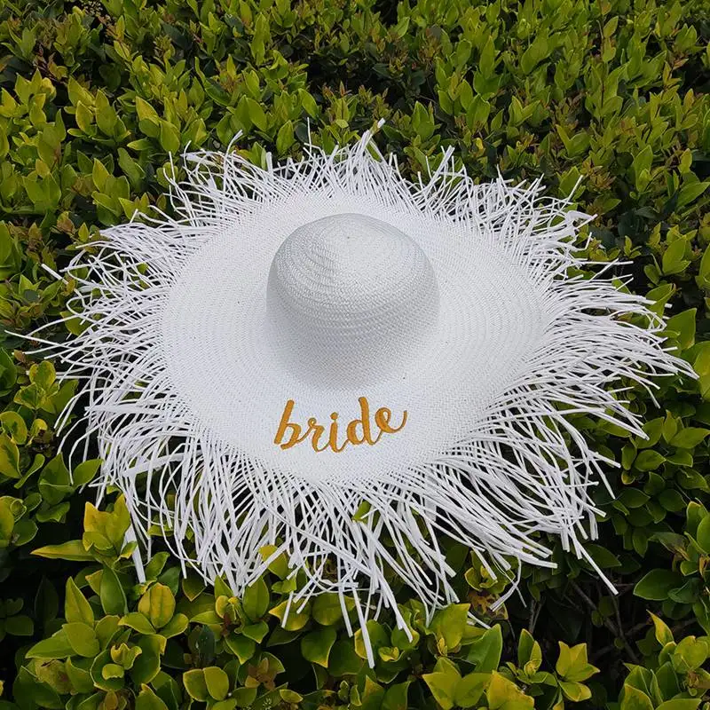 Женская соломенная шляпа с вышивкой и надписью |
