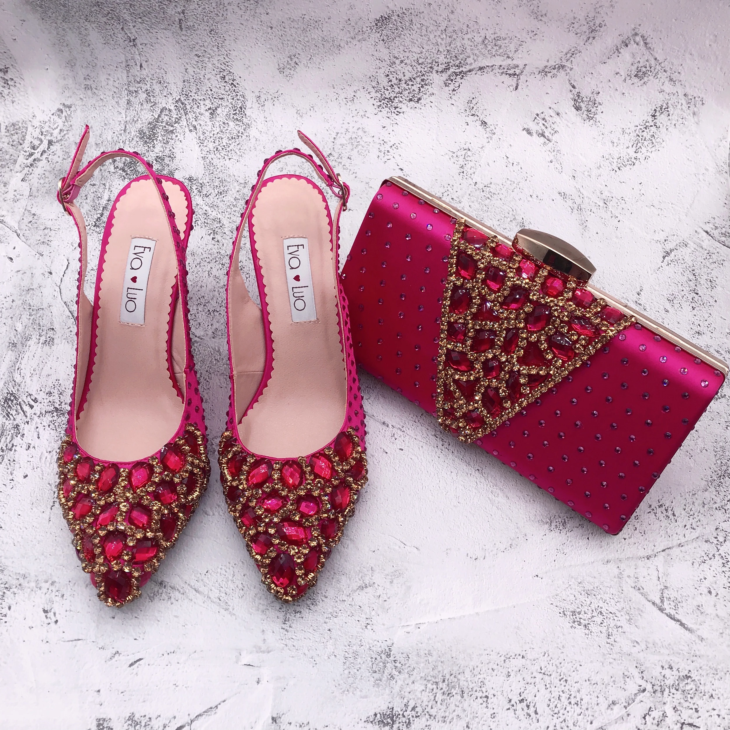 Рисунок 2 - Женская свадебная обувь и сумки