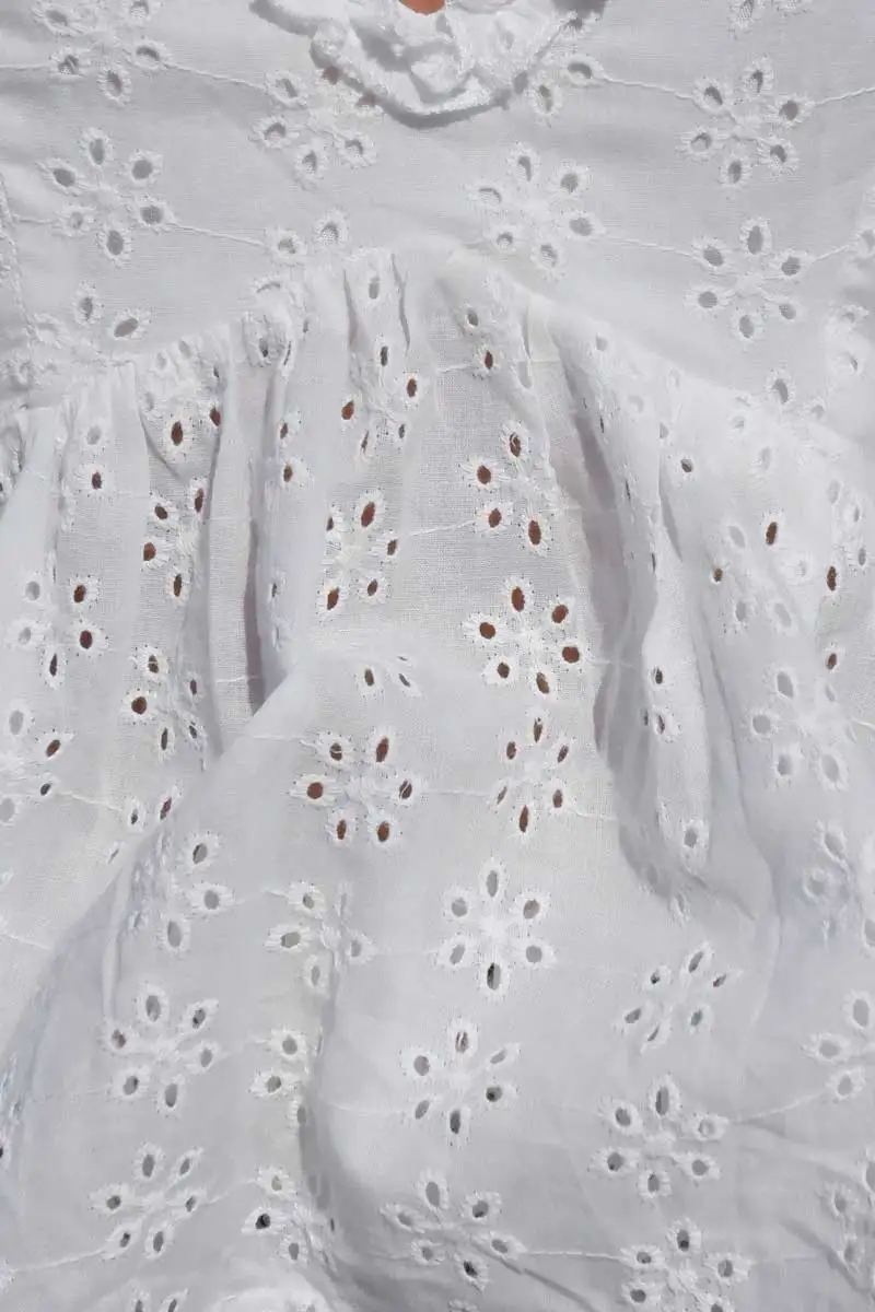 Женская хлопковая блузка с V-образным вырезом и оборками | одежда