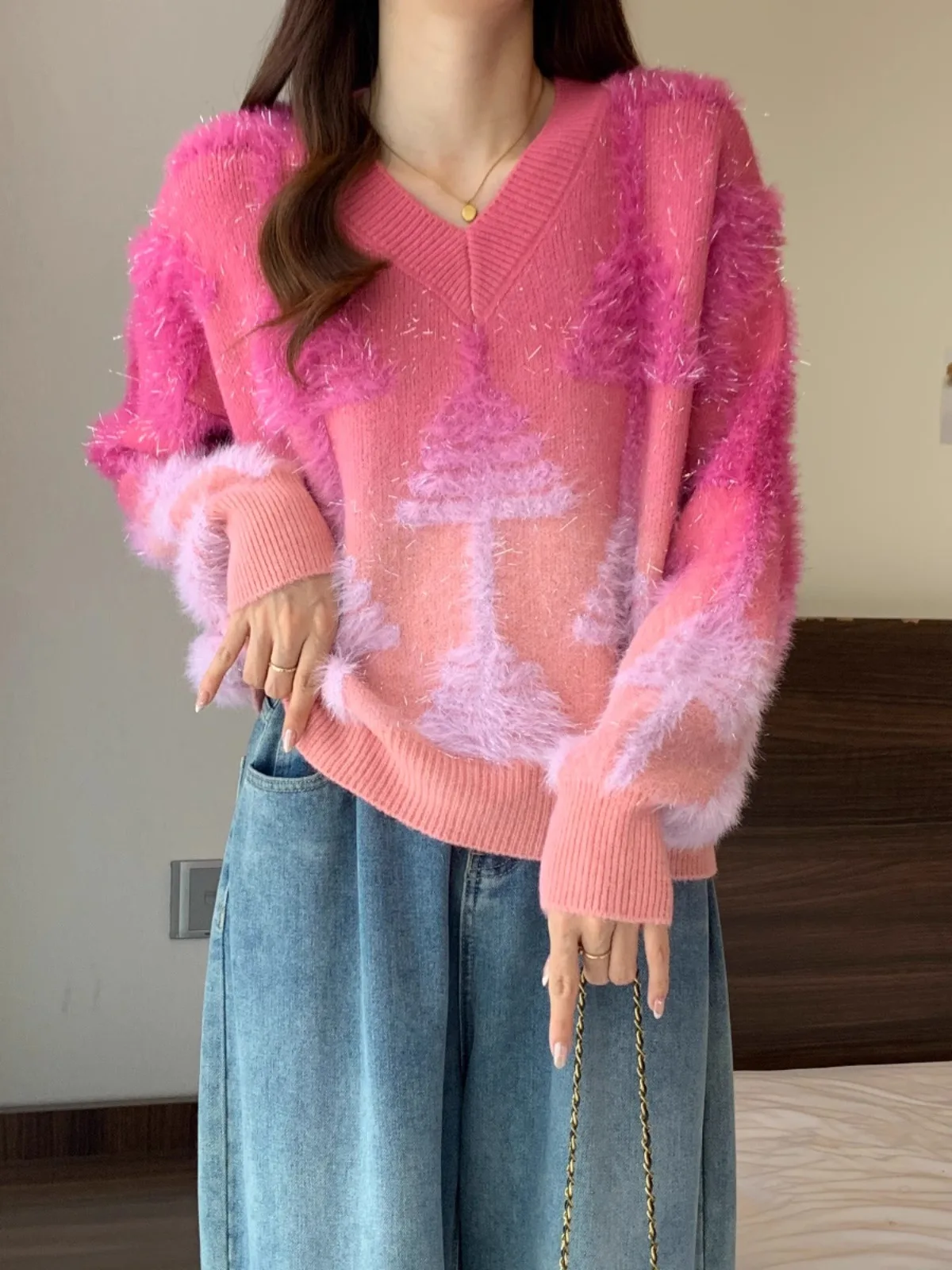 Блестящий свитер с v-образным вырезом и градиентными цветами женский