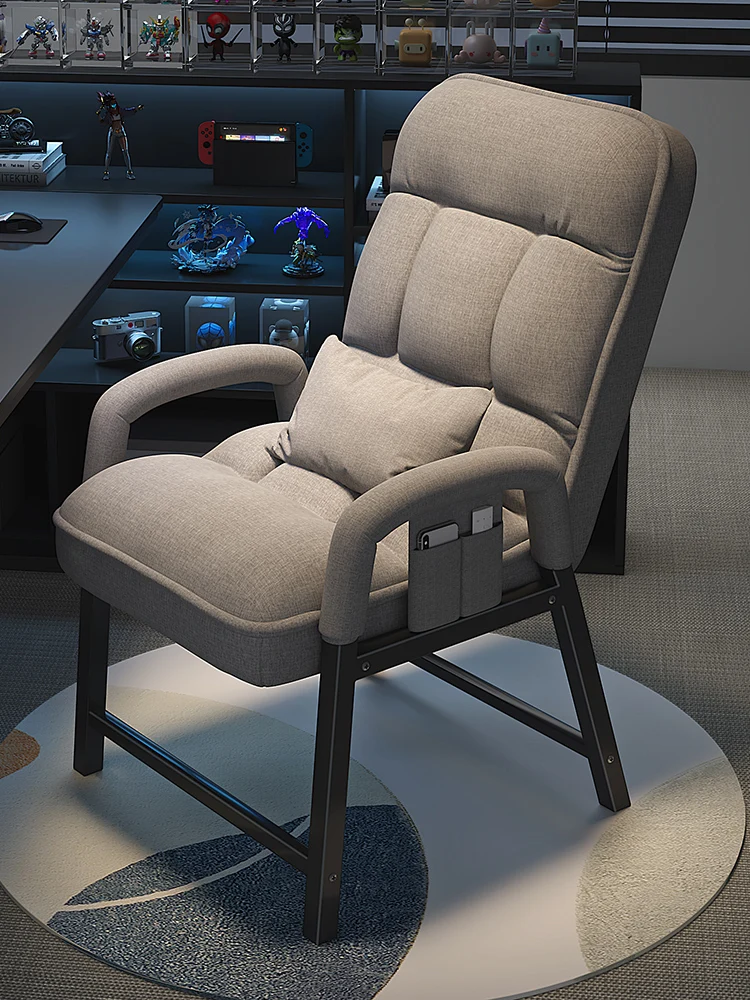 

Игровые стулья можно откидывать или использовать на диване